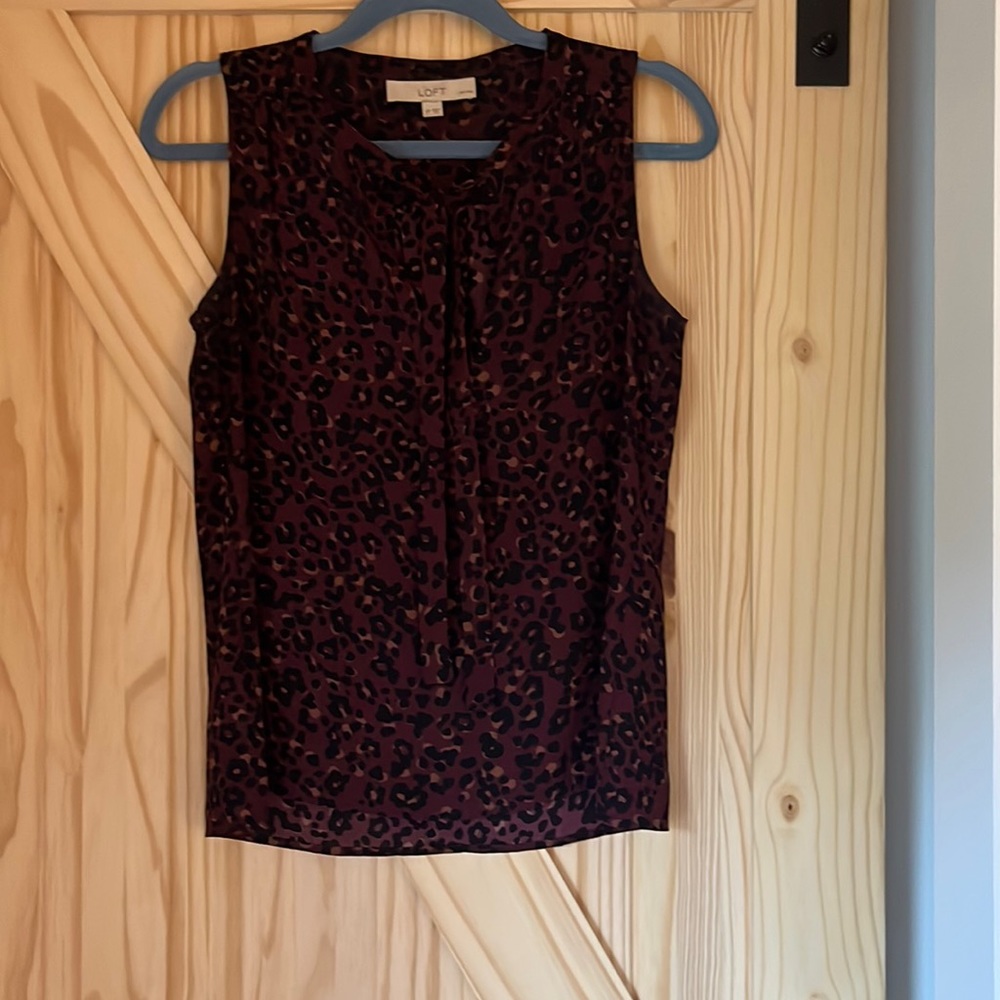 Loft Sleeveless blouse w bow tie in a plum Animal print